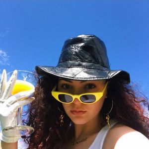 Meet your Posher, Lizzie